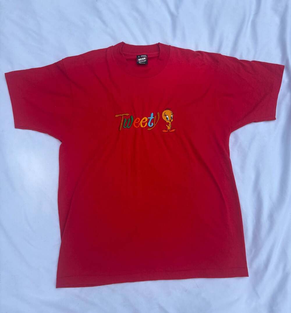 Single stitch 90s Tweety Bird Embroidered Red T-Shirt Fruit of the Loom Best